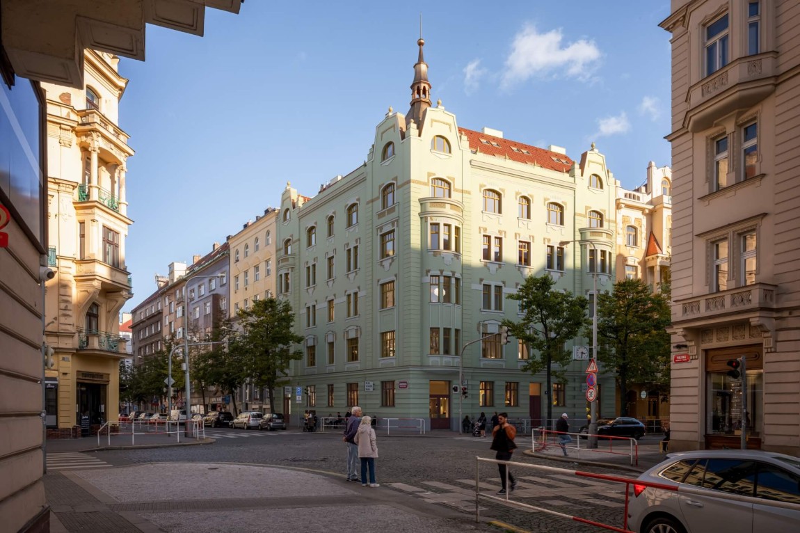 Implementation of the reconstruction, extension, and renovation of the residential building at Slavíkova 1571/6, 130 00 Prague 3 - Vinohrady.